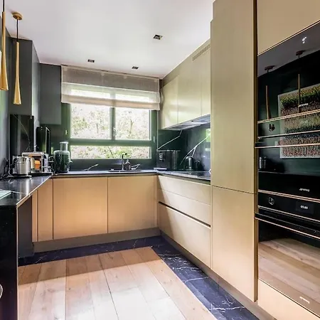 Superb 2-beds Apt With Ac In 16th Appartement
